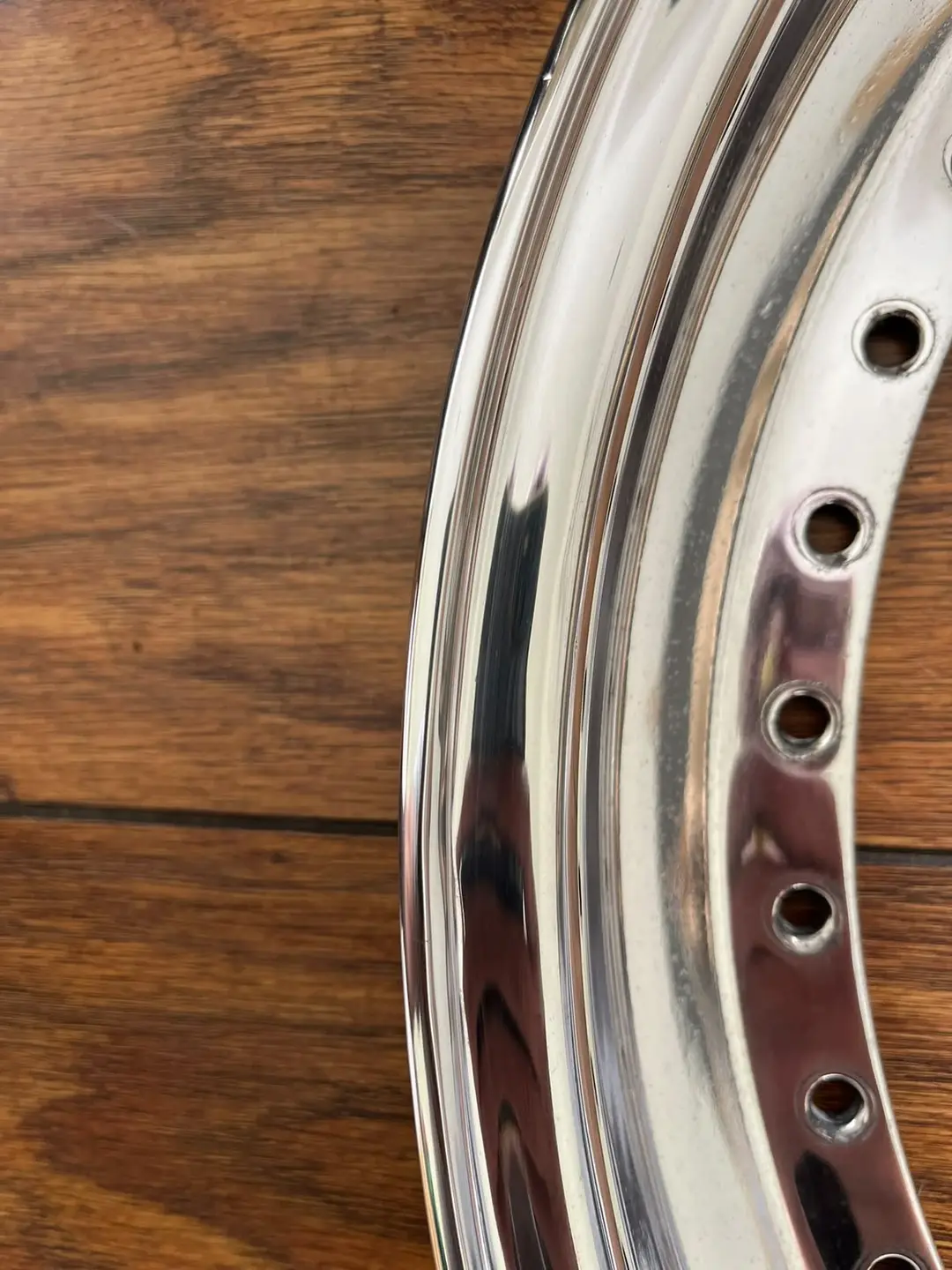 A split-rim barrel lip after restoration, with a mirror-polished finish